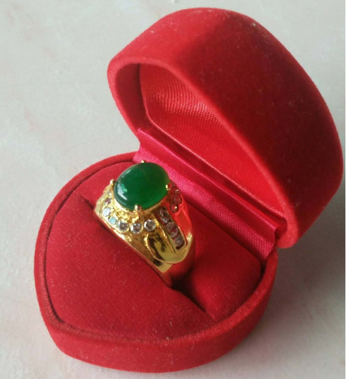 Jade ring with zircon diamond 